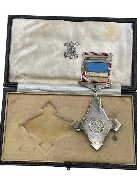 WW2 British Air Force Cross in Box of Issue 1944